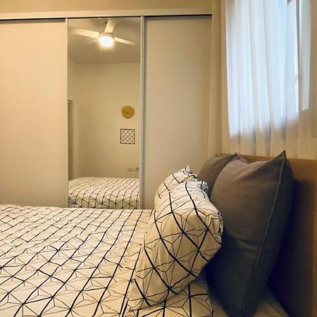 Laura Compound- Authentic 1 Bedroom Charming & Specious 텔아비브 외부 사진