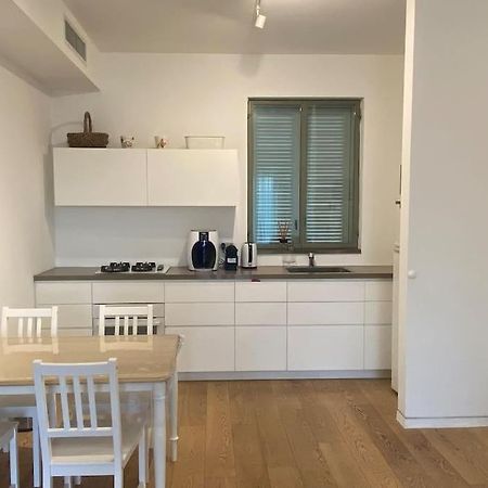 Laura Compound- Authentic 1 Bedroom Charming & Specious 텔아비브 외부 사진