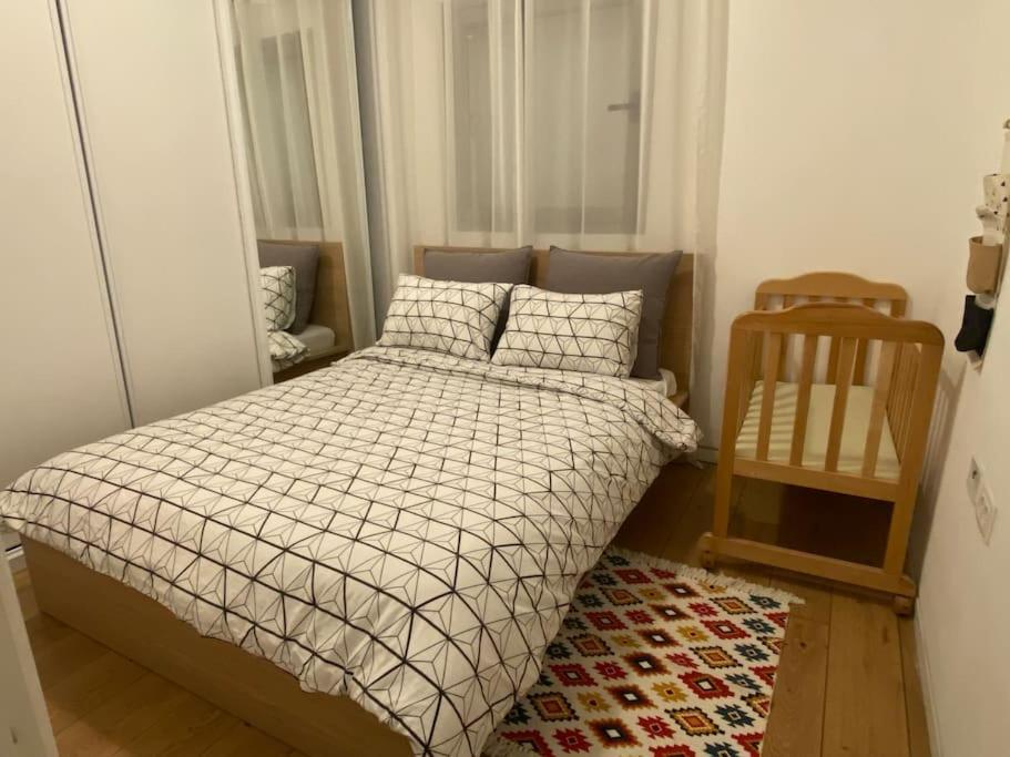 Laura Compound- Authentic 1 Bedroom Charming & Specious 텔아비브 외부 사진