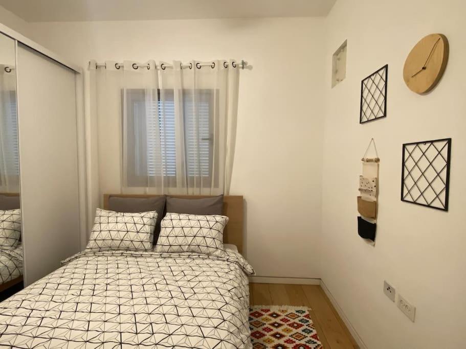 Laura Compound- Authentic 1 Bedroom Charming & Specious 텔아비브 외부 사진