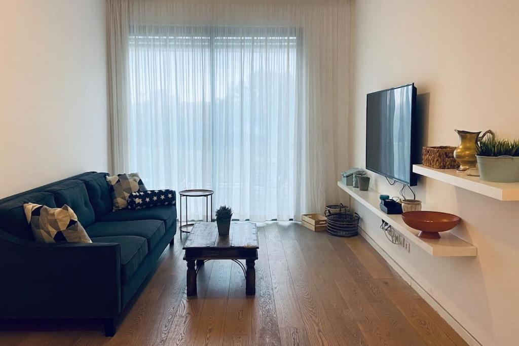 Laura Compound- Authentic 1 Bedroom Charming & Specious 텔아비브 외부 사진